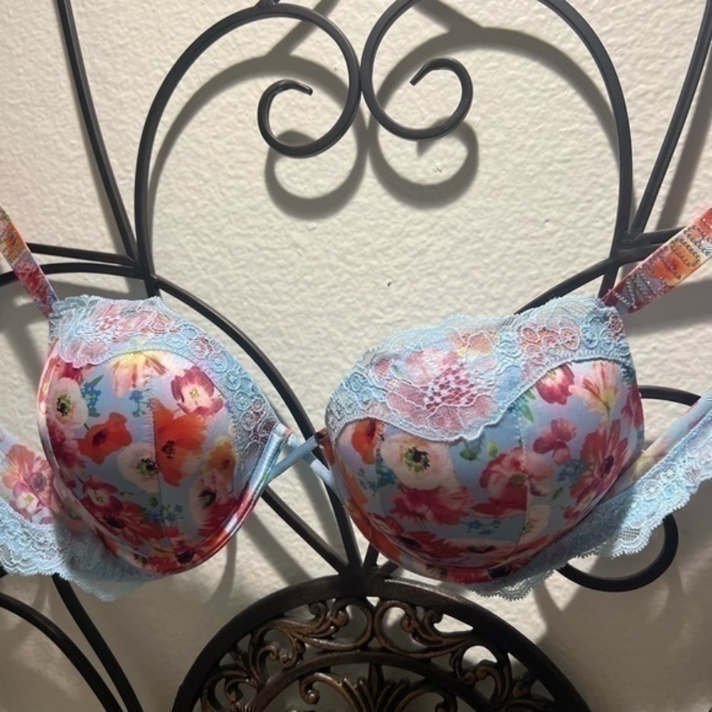 Victoria Secret Bombshell Bra - Picture 5 of 8